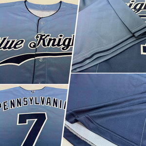 Camiseta de Béisbol Personalizada con Diseño de Logotipo, Sublimación, Color Azul Claro, Azul Marino y Blanco, Estilo Auténtico - Product Image 2