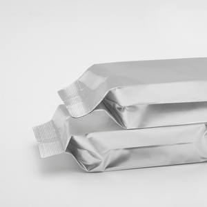 Sacs en plastique LDPE/HDPE/PA de qualité alimentaire, durables et économiques, avec fermeture éclair scellée sur le dos et soufflets latéraux, fabrication OEM/ODM au Vietnam - Product Image 2