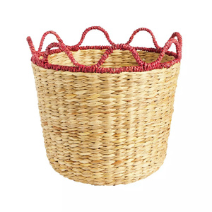 Un toque alegre para la organización diaria. Una excelente manera de poner orden en la vida. Cesta de mimbre curva y con carácter. - Product Image 1