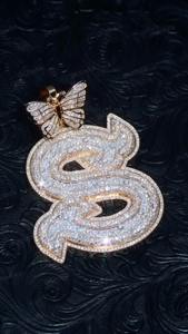 Colgante Personalizado con Letra S e Inicial, Diseño de Mariposa, con Incrustaciones de Moissanita, Plata de Ley 925, Chapado en Oro de 18K, Joyería de Lujo para Mujer - Product Image 2