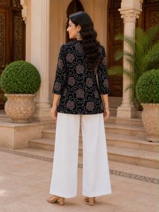 Ensemble Kurta en coton noir imprimé pour femmes avec pantalon palazzo blanc, coupe ample, vêtements ethniques décontractés, style Inde Pakistan, toutes saisons - Product Image 4