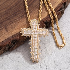 จี้สร้อยคอรูปกากบาทประดับเพชรแบบ Iced Out ชุบทอง เครื่องประดับฮิปฮอป จี้เพชรโมอิสซาไนต์สั่งทำได้ ผู้ผลิตขายส่งแบบ OEM - Product Image 1