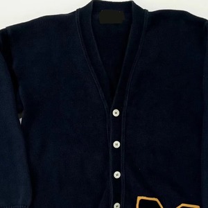 Cárdigan de punto grueso para hombre, amarillo, de lana/cachemira/algodón, con logotipos personalizados, diseño Delta para letras Phi, mangas sólidas de manga larga - Product Image 5