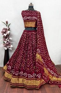 Conjunto de Vestido Étnico de Lujo de Seda Modal Bandhani Chaniya Choli con Borlas y Dupatta Completamente Cosido para Navratri y Bodas - Product Image 3