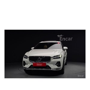 Volvo XC60 B6 Ultimate 2023 con Caja de Cambios Automática, Asientos de Cuero, Cámara Trasera, Volante a la Izquierda - 22,169 km - Product Image 3