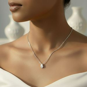Collier solitaire en diamant taille poire serti clos de 1,00 carat total - Product Image 6