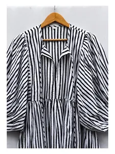 Robe midi premium à rayures imprimées, manches bouffantes, coupe ample, col noué, robe maxi décontractée d'été pour femmes - Product Image 5