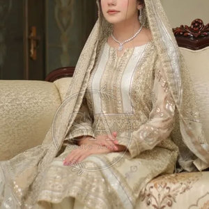 Nouvelle robe de mariée sur mesure, magnifique robe de mariage pour la mariée, robe de mariée élégante et richement travaillée pour femme - Product Image 2