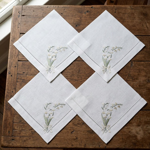 Serviettes de table carrées en coton personnalisées, motif brodé Muguet, ourlet festonné, personnalisables pour la maison, l'hôtel, les mariages et les fêtes - Product Image 4