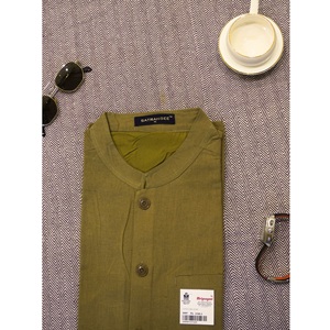 T-shirt en coton bleu élégant pour homme, col mandarin, design uni, parfait pour les soirées, les sorties nocturnes et un look smart casual. - Product Image 4