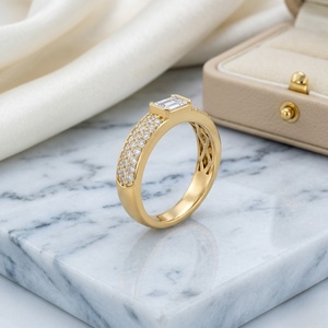 Bague solitaire émeraude 1,00 carat avec diamants pavés - Product Image 3