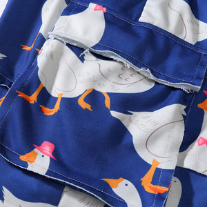 Nuevos pantalones cortos cargo casuales de verano para hombre con estampado de ganso, ajuste holgado, estilo urbano, cintura elástica con cordón, multibolsillos, para playa y surf. - Product Image 5