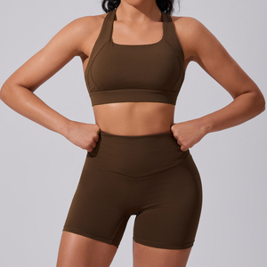Ensemble de yoga 3 pièces sans couture pour femme OEM : T-shirt, short cycliste, haut long, soutien-gorge de sport taille haute respirant et écologique - Product Image 3
