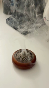 Quemador de incienso de madera de lujo con tapa de latón, hecho a mano, quemador de bakhoor de estilo medioriental para el hogar, la oficina, la oración y como regalo. - Product Image 4