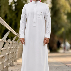 Fabricant de Thobes en Gros – Robe Traditionnelle Musulmane en Tissu Respirant pour Marques de Détail et Vente en Gros - Product Image 1