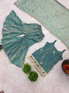 Ensemble Kurta Sharara pour filles en bleu sarcelle avec dupatta |   Costume ethnique pour enfants avec broderie |   Tenue de fête de mariage festive pour filles - Product Image 6