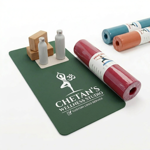 Tapete de Yoga de Silicona Ecológico con Correas Ajustables y Asa de Transporte - Logotipo Personalizable, Impresión Tipográfica Hecha a Mano - Marca Olivia - Product Image 3