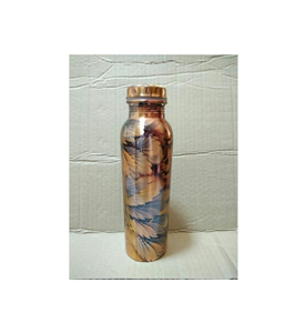 Botella de cobre para almacenar agua potable de forma segura con acabado artesanal y enriquecimiento mineral beneficioso. - Product Image 2