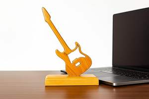Guitare artisanale élégante en bois, objet décoratif personnalisé pour les amateurs de musique, cadeau pour la maison, instrument de musique, statue d'art, décoration de table - Product Image 2