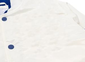 Venta al por mayor 100% poliéster hombres satén cómodo cuello mandarín prendas de vestir exteriores Universidad personalizado bordado Casual satén Varsity chaqueta - Product Image 3