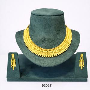 Parure de bijoux de mariage haut de gamme en or rempli 24 carats, collier long tendance, grand pendentif floral, boucles d'oreilles Jhumka et bague, modèle 93027 - Product Image 6