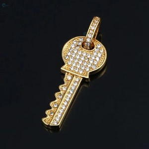 Pendentif de luxe pour clé, plaqué or 18 carats, moissanite micro-pavée, taille brillant rond, breloques à thème, bijoux pour homme à porter au quotidien - Product Image 3