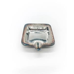 Cendrier carré vintage en argent, cendrier décoratif en métal avec poignée, élégant accessoire de table pour la maison et le bureau - Product Image 1