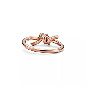 Anillo de Oro Amarillo con Diamantes y Nudo de Amor - Product Image 3