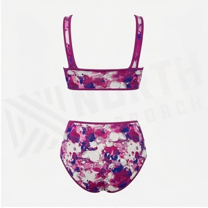Ensemble de yoga 2 pièces imprimé papillon bleu avec finition dorée, body à col en V profond et jupe portefeuille longueur genou - Product Image 2