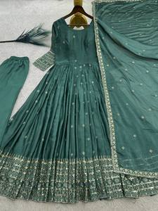 Robe Anarkali en soie jacquard de qualité supérieure pour femmes, robe ethnique indienne lourde de style Pishwas avec bordure en dentelle pour les fêtes, les mariages et les festivals - Product Image 2