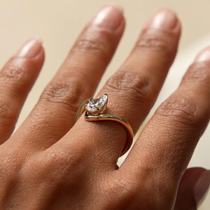 Bague de fiançailles en or jaune avec diamant taille poire pour femme, pierre naturelle certifiée GIA de luxe - Product Image 6