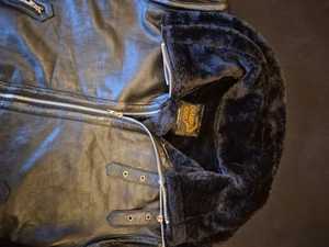 Veste en cuir de mouton Champ King avec doublure en fausse fourrure, fermetures éclair et boucles - Product Image 2