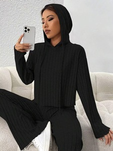 Conjunto de 2 Piezas para Mujer, Sudadera con Capucha de Punto Acanalado y Pantalones Cortos, Deportivo Casual para Todas las Temporadas, Negro Sólido, Corte Regular, Secado Rápido - Product Image 3