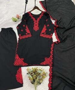 ชุดปักลายมูล ชานเดรี แบรนด์ริชลุค พร้อมกางเกงปาลาซโซ่และผ้าคลุมไหล่ สำหรับงานเทศกาล ราคาขายส่ง เสื้อผ้าชาติพันธุ์ สีดำ - Product Image 4