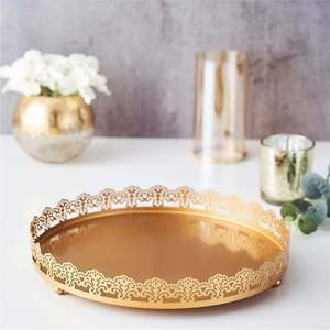 Bandeja Redonda de Metal Dorado de Lujo con Borde Recortado de Encaje, Base de Espejo Decorativa, Soporte para Pastel para Bodas, Fiestas y Decoración del Hogar - Product Image 1