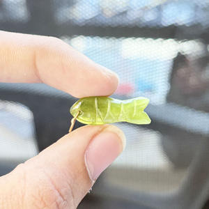 Pendentif poisson en péridot naturel sculpté à la main, plaqué or, breloque animale en pierre précieuse verte, petit poisson de mer, fourniture pour la fabrication de bijoux - Product Image 6