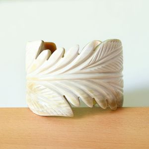 Brazalete de Cuerno de Búfalo Tallado, Artesanía Natural, Coleccionable, Tema de la Naturaleza, Joyería Hecha a Mano - Product Image 6