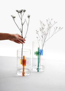 Vase à fleurs en acrylique durable avec un design moderne élégant pour la décoration de restaurant et la présentation de table de luxe - Product Image 1