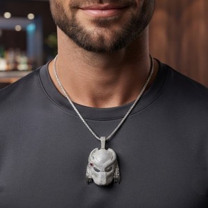 Pendentif Prédateur en Argent 925 avec Moissanite et Accent Rubis, Breloque Thème Luxe Faite à la Main, Cadeau Unisexe - Product Image 4