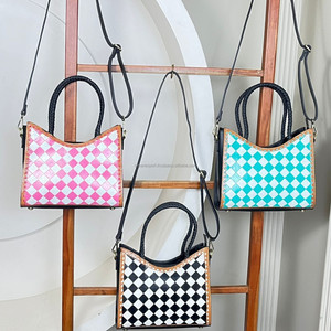 Bolso de Mano Cruzado de Cuero Hecho a Mano de Moda 2025, Bolso de Hombro con Diseño a Cuadros Turquesa y Blanco para Mujer - Product Image 5