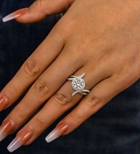 Bague de fiançailles en or 14 carats bicolore avec diamant de laboratoire, design tourbillon et halo, pour mariée - Product Image 2