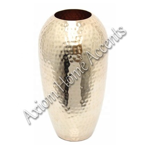 Axiom Home Accents Jarrón de suelo de aluminio hecho a mano Estética moderna Florero de Navidad transparente para sala de estar de boda - Product Image 2