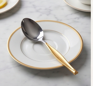 Cuillère de service en acier inoxydable plaqué or avec finition miroir, manche long, design minimaliste pour mariage et vaisselle - Product Image 1