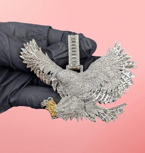 Collar con Colgante de Águila Iced Out en Tono Plateado con Moissanita, Amuleto de Águila Voladora Estilo Hip Hop - Product Image 6