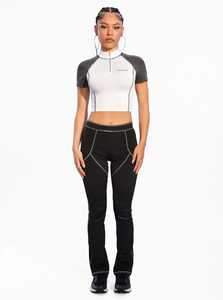 ONETEN APPAREL Top Corto de Yoga para Mujer, Transpirable, Ajustado, Blanco, con Cuello Simulado de Media Cremallera, Logotipo Frontal y Bloques de Color - Product Image 5