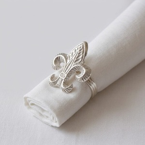 Luxury Gold Metal Snowflake Napkin Rings Custom Wholesale Brass Christmas <b>Table</b> Decoration Serviette Holders Buckle for Holiday - Product Image 3