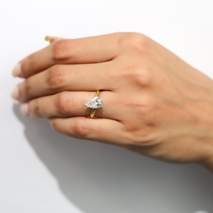 Bagues de fiançailles, de mariage et d'anniversaire classiques en or blanc 18 carats de haute qualité, sur mesure, avec diamant de laboratoire VVS E taille poire, cadeau idéal pour les fêtes - Product Image 5