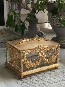 Caja de Joyería Moderna de Lujo en Cristal Transparente con Marco de Metal Dorado, Caja de Almacenamiento Minimalista para Objetos Pequeños, Personalizable, de Alta Calidad - Product Image 4