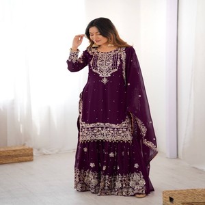 Ensemble Sharara VASTRA COTTAGE en Faux Georgette de créateur avec broderie Dori et cordon, et dupatta orné de sequins et de perles, prêt-à-porter - Product Image 5