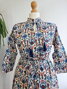 Vestido con estampado de bloques indios de algodón puro azul marino con motivo de Ikat Floral Maxi escote Halter Elegante ropa de día informal para el verano - Product Image 3